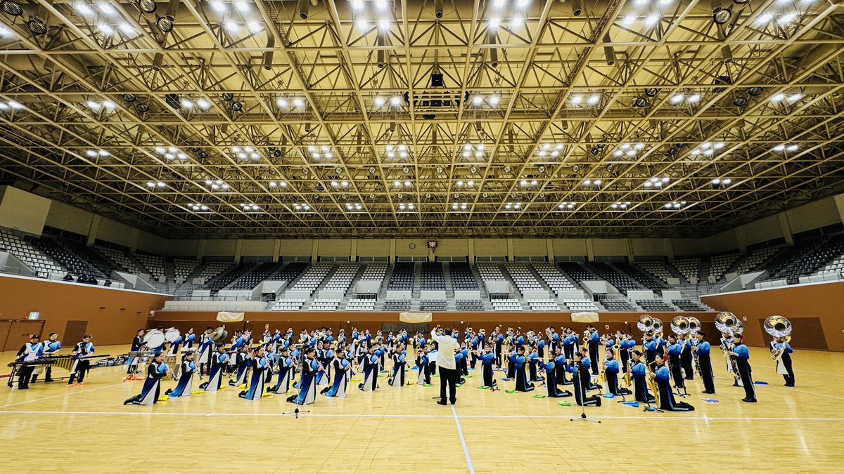 RYOYO_HERZ's tweet photo. \\ 全国大会出場記念✨ミニコンサート🎷//
たくさんのお客さんに囲まれて、無事ミニコンサートを終えることができました✨
部員、スタッフ一同改めて感謝申し上げます🙇🎷
あたたかいご声援を胸に、全国大会でも京都両洋らしいパフォーマンスを披露してまいります👘
本当にありがとうございました❣️ https://t.co/llYyaPBKBm