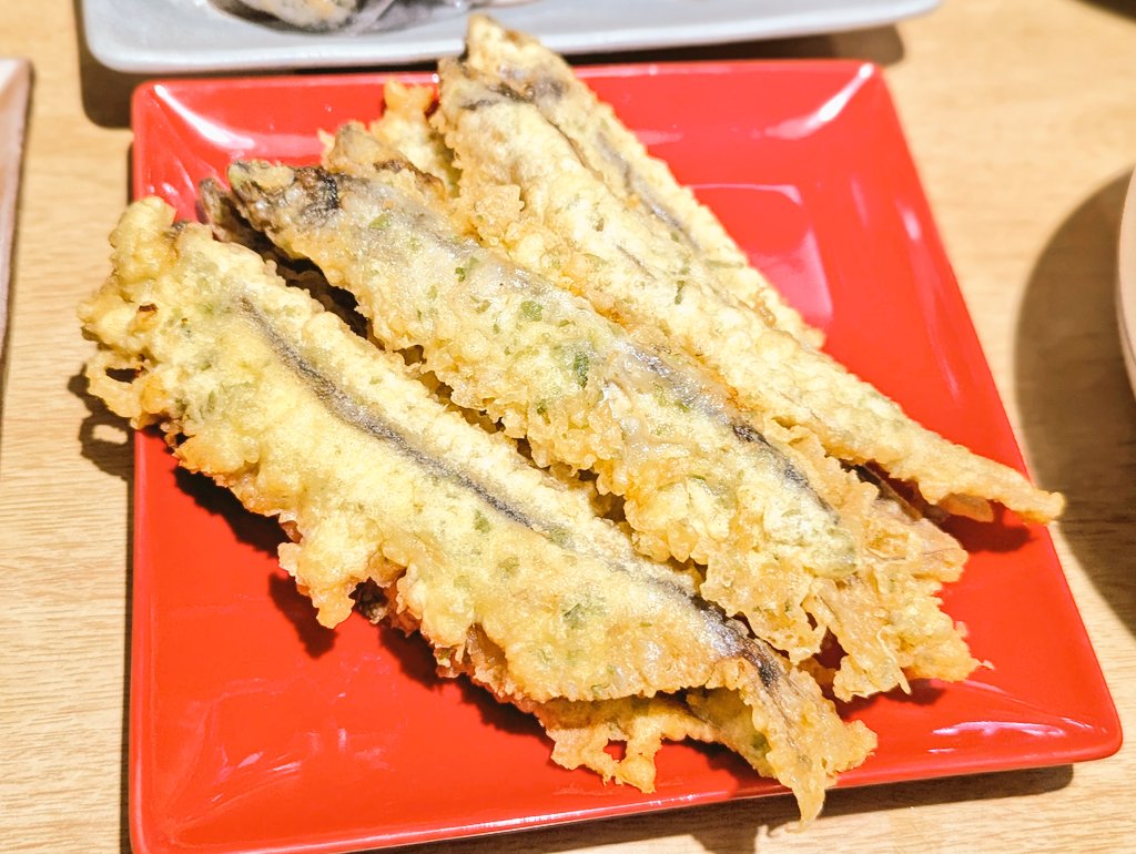 MarronTree's tweet image. 朝昼ごはん兼 夜の作り置き

だしひろしとエビ天かすの悪魔のおにぎり
カブの葉と豆腐のお味噌汁
余り卵のカニカマ茶碗蒸し
カブと柿のハニーマスタードサラダ
アンチョビシーズニングのくし切りフライドポテト
オスししゃものフリッター

デザートはカルディのヘーゼルナッツコーヒーのゼリーまで（