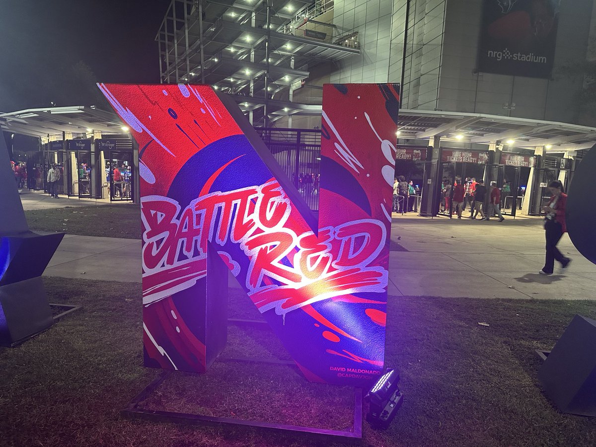 nrgpark's tweet image. Thursday Night Football hits different in H-Town. 🔥 NRG Stadium is glowing Battle Red as the Texans take on the Bills tonight! Bring the energy, bring the noise  let’s protect our house. #TNF #BattleRed #NRGStadium #WeAreTexans