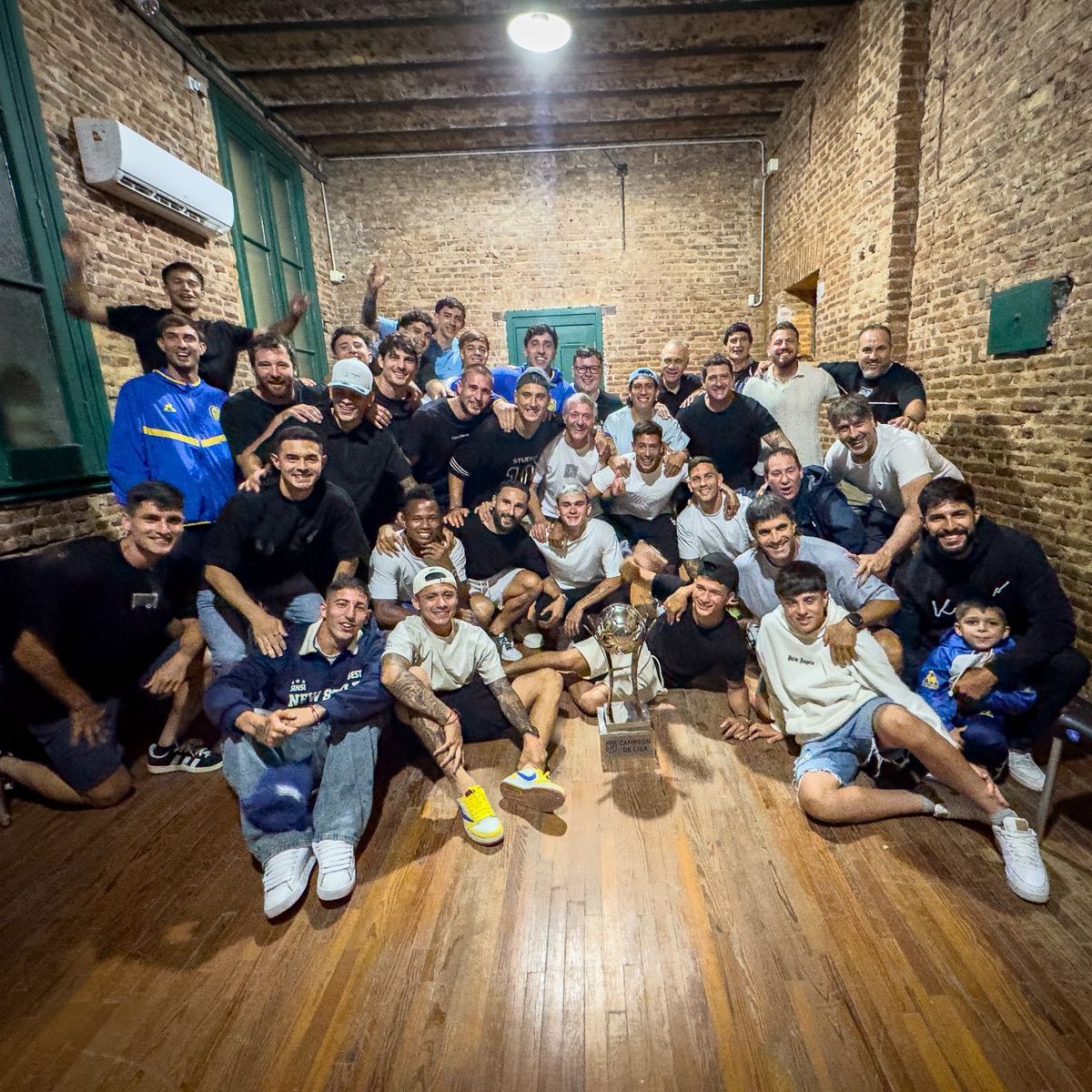 RosarioCentral's tweet image. ¡Desde Arroyito salió el nuevo campeón! 🇺🇦🏆🎉