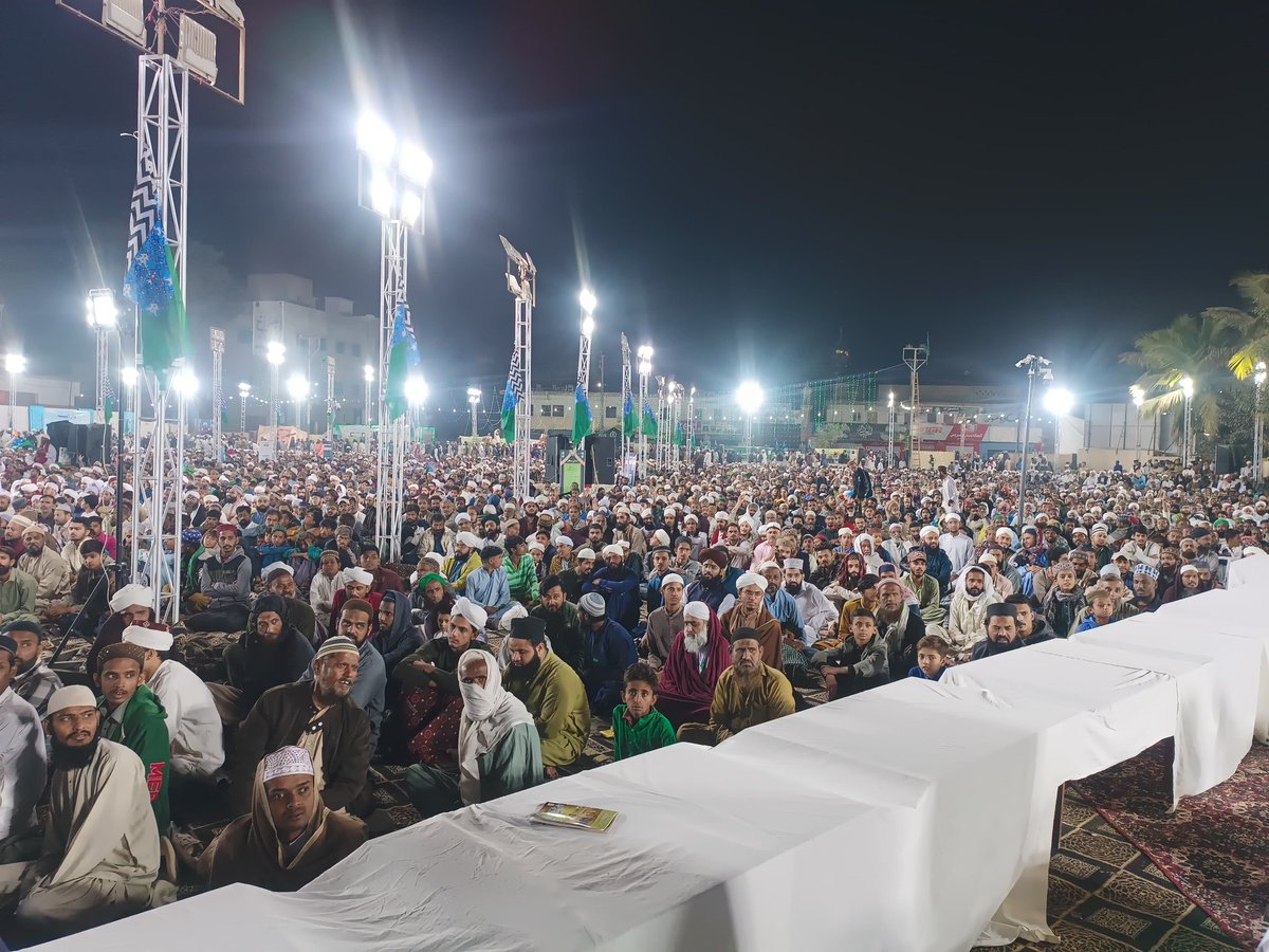 MQMPKOfficial's tweet image. سینئر مرکزی رہنماء ایم کیو ایم ڈاکٹر فاروق ستار  نے ملیر ٹاؤن آر سی ڈی گراؤنڈ میں دعوت اسلامی کے زیرِ اہتمام منعقد ہونے والے اجتماع میں شرکت کی،اس موقع پر انکے ہمراہ مرکزی رکن شریف خان ، رکن صوبائی اسمبلی جمال احمد، ملیر ٹاؤن انچارج فہیم اجمیری، و دیگر ذمہ داران بھی موجود تھے۔!!