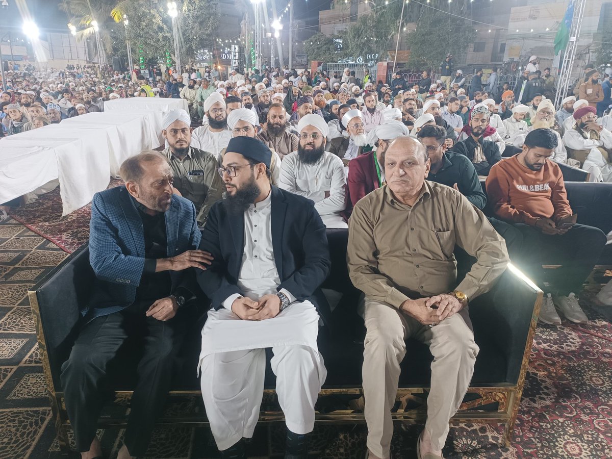 MQMPKOfficial's tweet image. سینئر مرکزی رہنماء ایم کیو ایم ڈاکٹر فاروق ستار  نے ملیر ٹاؤن آر سی ڈی گراؤنڈ میں دعوت اسلامی کے زیرِ اہتمام منعقد ہونے والے اجتماع میں شرکت کی،اس موقع پر انکے ہمراہ مرکزی رکن شریف خان ، رکن صوبائی اسمبلی جمال احمد، ملیر ٹاؤن انچارج فہیم اجمیری، و دیگر ذمہ داران بھی موجود تھے۔!!