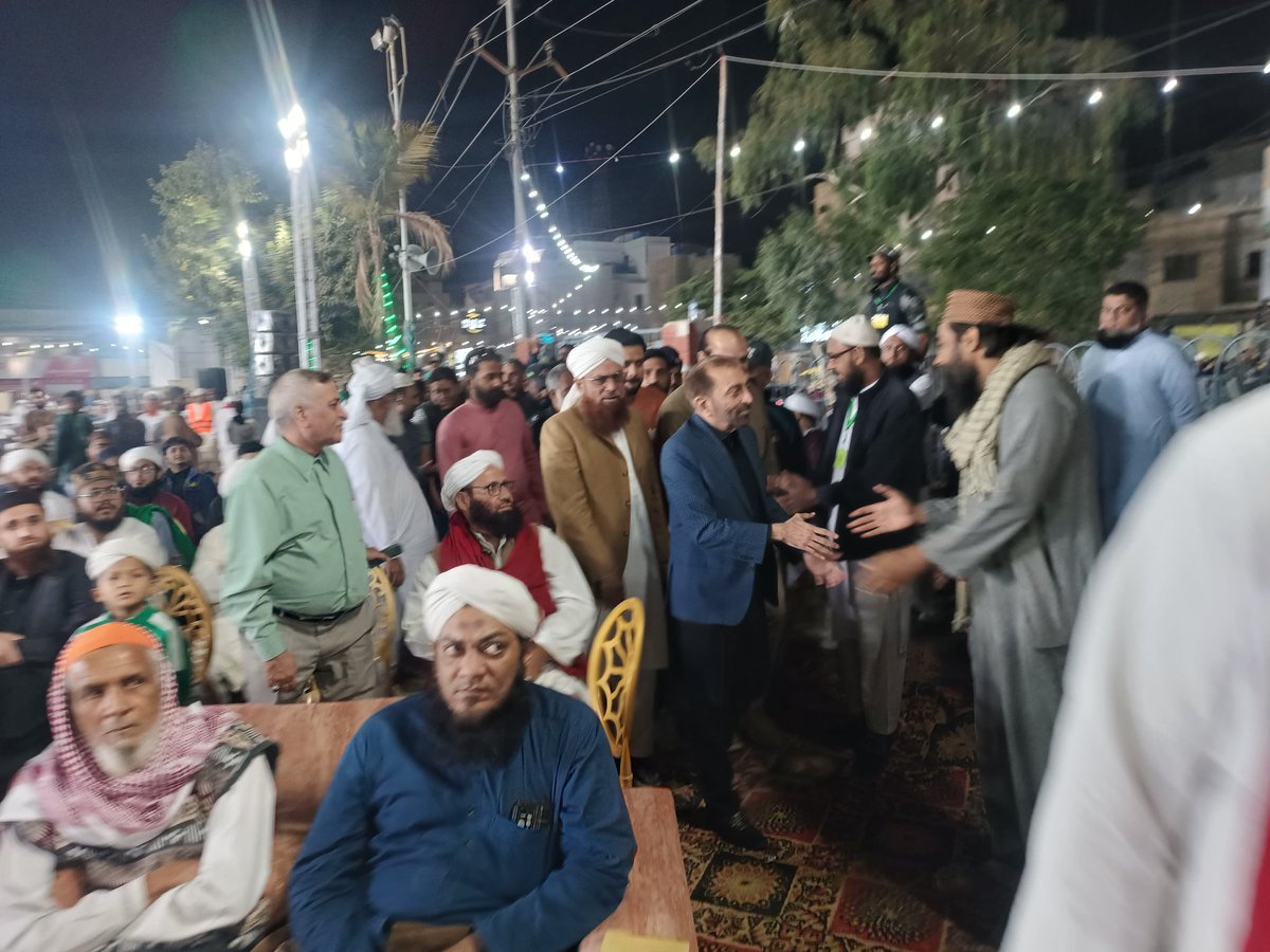 MQMPKOfficial's tweet image. سینئر مرکزی رہنماء ایم کیو ایم ڈاکٹر فاروق ستار  نے ملیر ٹاؤن آر سی ڈی گراؤنڈ میں دعوت اسلامی کے زیرِ اہتمام منعقد ہونے والے اجتماع میں شرکت کی،اس موقع پر انکے ہمراہ مرکزی رکن شریف خان ، رکن صوبائی اسمبلی جمال احمد، ملیر ٹاؤن انچارج فہیم اجمیری، و دیگر ذمہ داران بھی موجود تھے۔!!