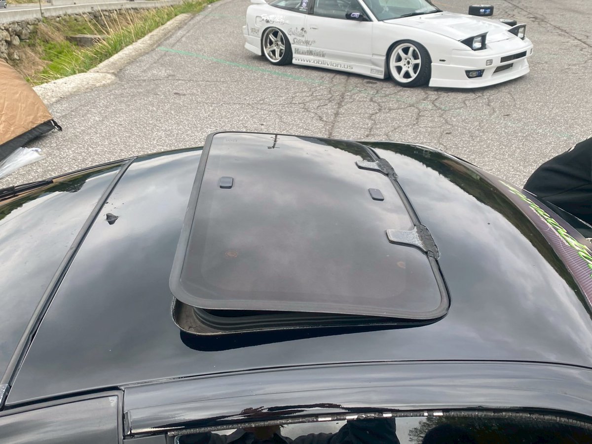 180SX純正サンルーフも再現！！ カチ上げ状態で固定可能！！（ネジの