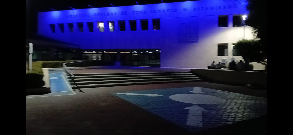 IMSSGro's tweet photo. En el #IMSSGuerrero iluminamos nuestras unidades de azul 💡💙 para sensibilizar sobre la #SaludIntegralDelHombre. Invitamos a todos a acudir a acciones de prevención y detección temprana, porque cuidarse también es un acto de responsabilidad. 💪🏽🩺🧔‍♂️

 #PrevenIMSS https://t.co/ydEklVZkSY