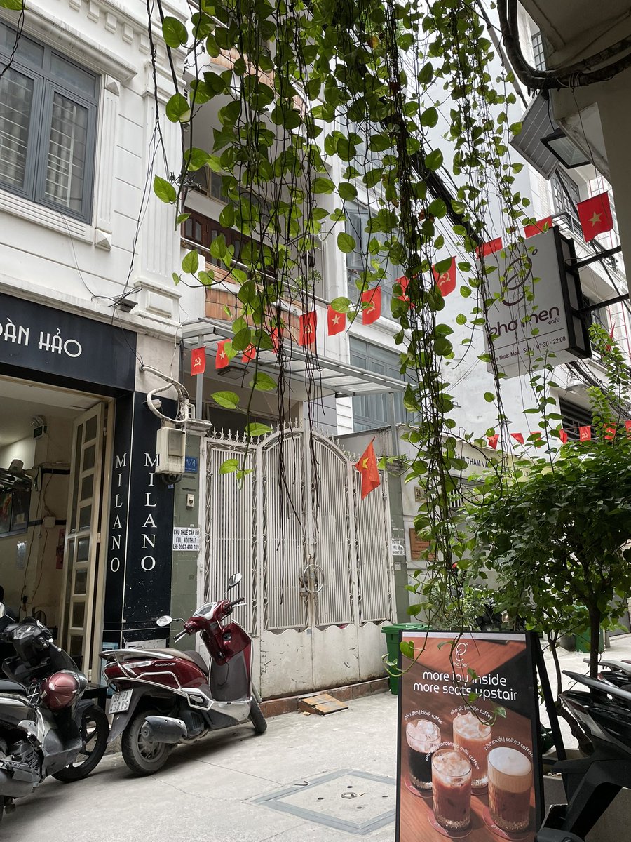 Khue_SK's tweet image. 今日は路地裏のお洒落カフェにて

塩カフェ60000vnd

おはようございます

#カフェ #路地裏 #ベトナム