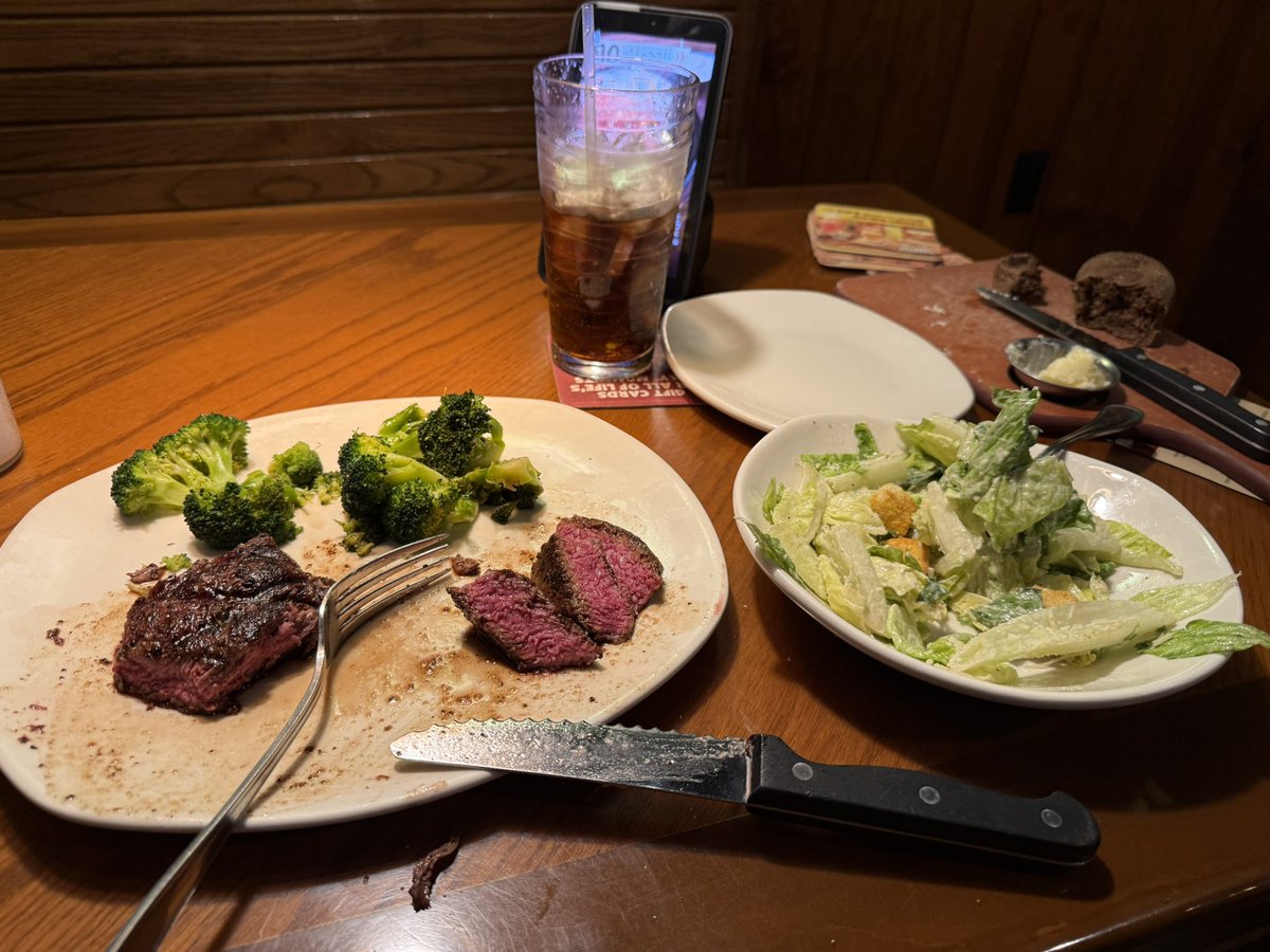 MultifamilyRob's tweet image. Sky ditched date night for Wicked w my sister.. madness! 

Good new Delmonico at Outback Steakhouse. 

Offer agreed upon and out for signature on a baby 5 unit in the Poconos