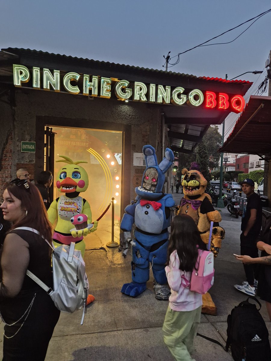 Filmsteria's tweet photo. Ya andamos en el #FazFest, previo al estreno de Five Nights at Freddy's.
#FNAF2película
@UniversalPicturesMX https://t.co/uOlnuPUC6x