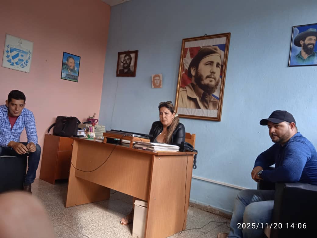 La directora general con una parte de su consejo de dirección realiza recorridos por las fábricas exportadoras Manuel Dionisio, en Freyre y en Gibara, Hilda Torres. Se realizaron chequeos productivos que permiten trazar estrategias encaminadas al cumplimiento del plan del mes.