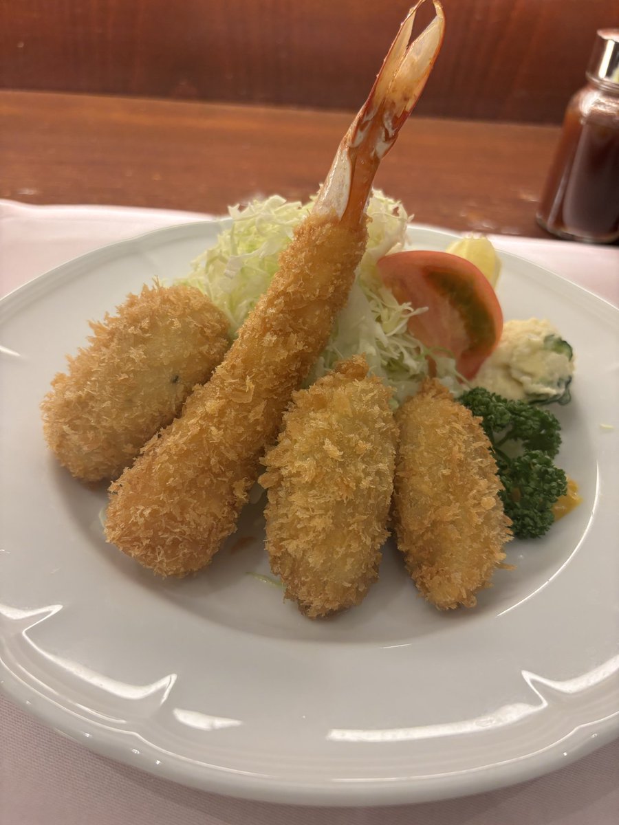 maruo9397's tweet photo. 洋食さくらい

エビグラタン
ミックスフライ

毎冬食べたいやつ

#洋食 https://t.co/ByOoZoXJf4