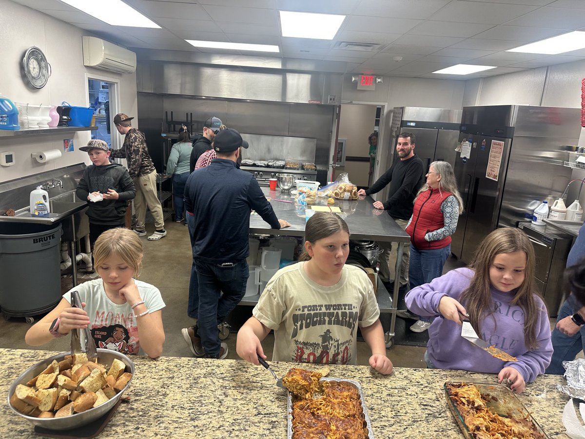 Huge thanks to Smyrna Baptist and Pastor Rowland for the meal and message tonight! Stay humble stay hungry! Special thanks for adjusting to the schedule change! Truly blessed by the churches in our community! #NavyNation