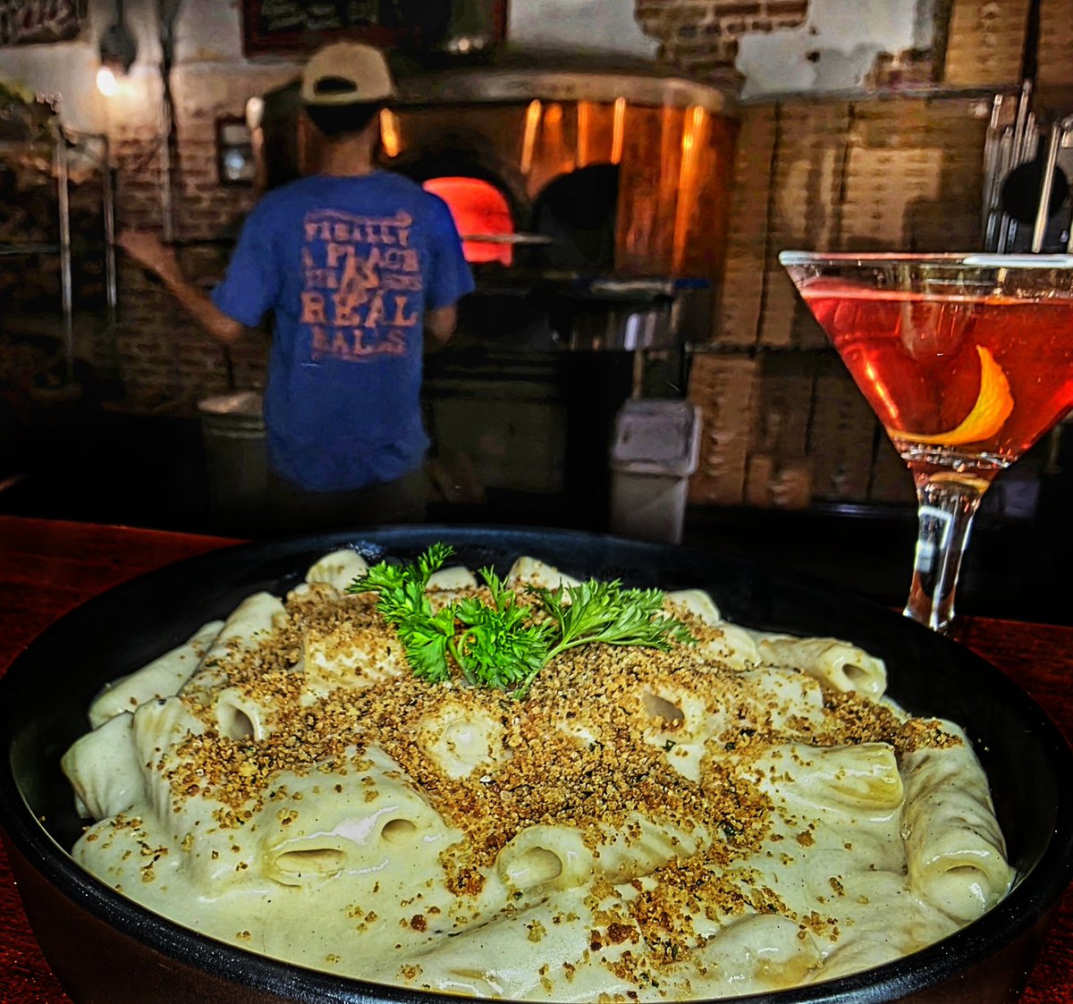 WEEKEND PASTA SPECIAL
This isn’t your average mac… this is Sicilian-level comfort.
Sicilian cream. Five Italian cheeses. Tuscan toasted crumbs. @pastamartelli penne. Chef Brando built a masterpiece.
#TripleD #DDD #WoodFiredPizza #NeapolitanPizza #OKC #Pizza  #ItalianFood