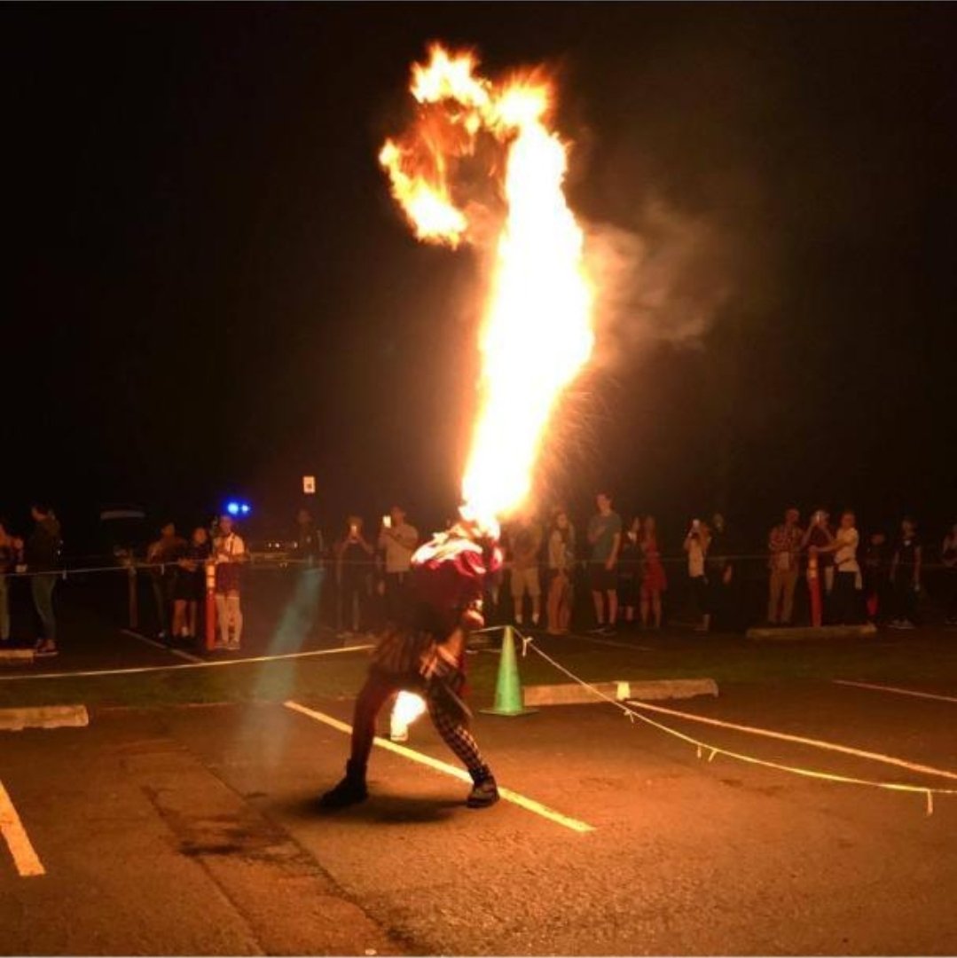 indica_batz's tweet photo. That one time my Bosses let me show off my skills for the patrons at The Haunted Plantation &amp; everyone loved it!!!! I showed off my very best tricks that Halloween weekend.✨️🔥#indica_batz666 #fireperformer #firesafetytrained #ScareActor #donottrythisathome #trainedprofessional https://t.co/byop8TeGBr