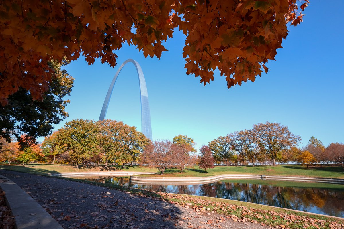 GatewayArchSTL's tweet image. 🦃 Put Gateway Arch National Park in your Thanksgiving Week plans!

Here’s the visitor center schedule so you don&apos;t miss me this holiday:
Monday, Nov 24 - Wednesday, Nov 26: 9am - 6pm
Thursday, Nov 27: Closed
Friday, Nov 28 &amp;amp; Saturday, Nov 29: 9am - 8pm (extended hours!)
Sunday,…