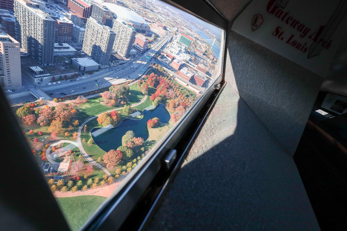 GatewayArchSTL's tweet image. 🦃 Put Gateway Arch National Park in your Thanksgiving Week plans!

Here’s the visitor center schedule so you don&apos;t miss me this holiday:
Monday, Nov 24 - Wednesday, Nov 26: 9am - 6pm
Thursday, Nov 27: Closed
Friday, Nov 28 &amp;amp; Saturday, Nov 29: 9am - 8pm (extended hours!)
Sunday,…