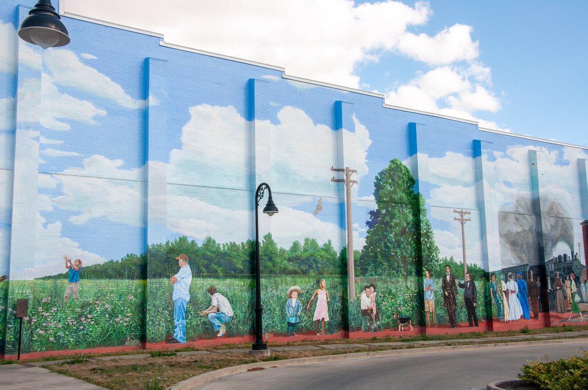 Caught this Mattoon mural on a perfect day