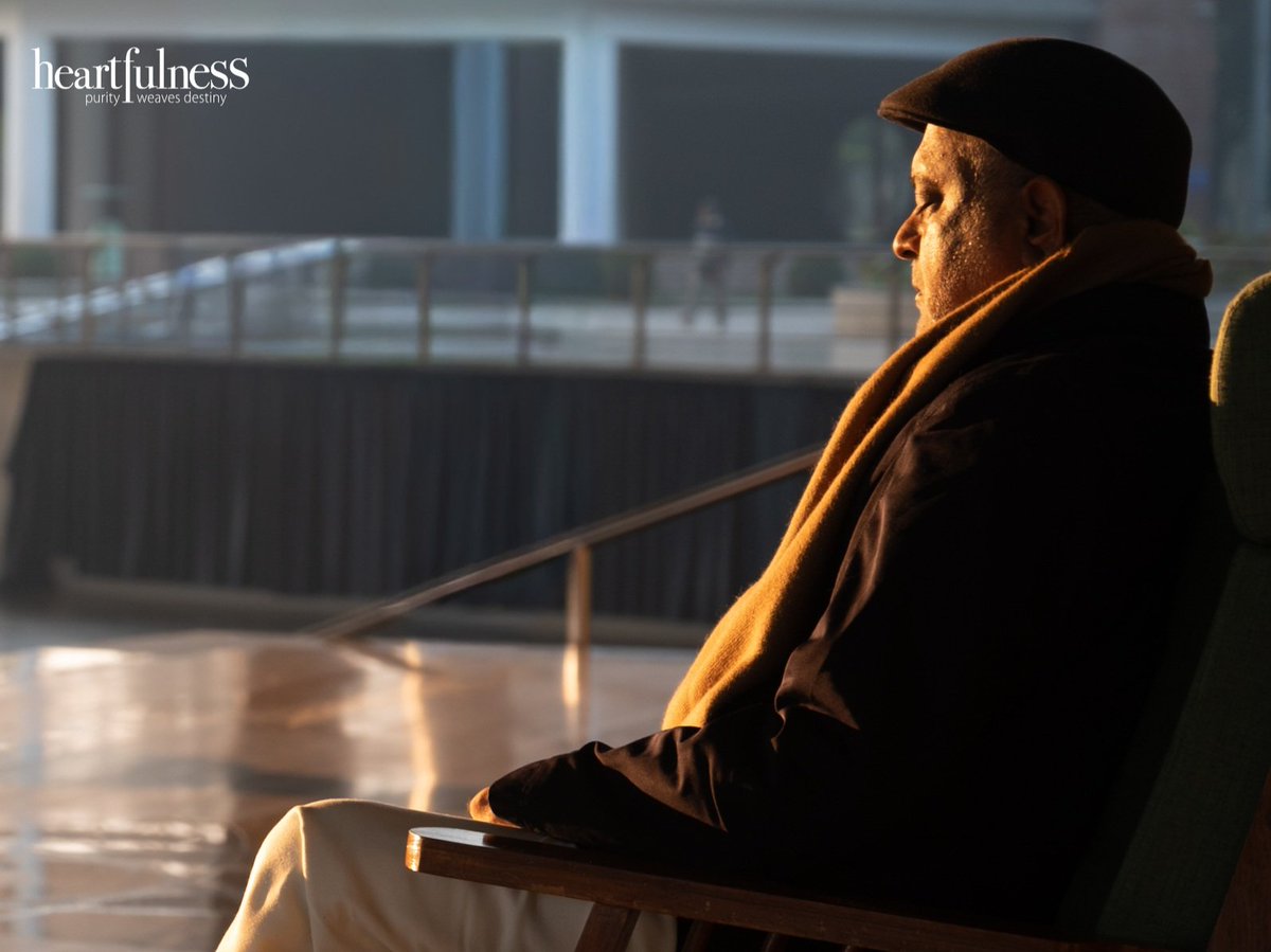 kamleshdaaji's tweet image. Group meditation is essential because it uniquely attracts divine energy. In spiritual gatherings, Transmission creates a field of grace. This Transmission is not a mere vibration; It is a directed spiritual force.

Being together in person generates a special energy field. Our…