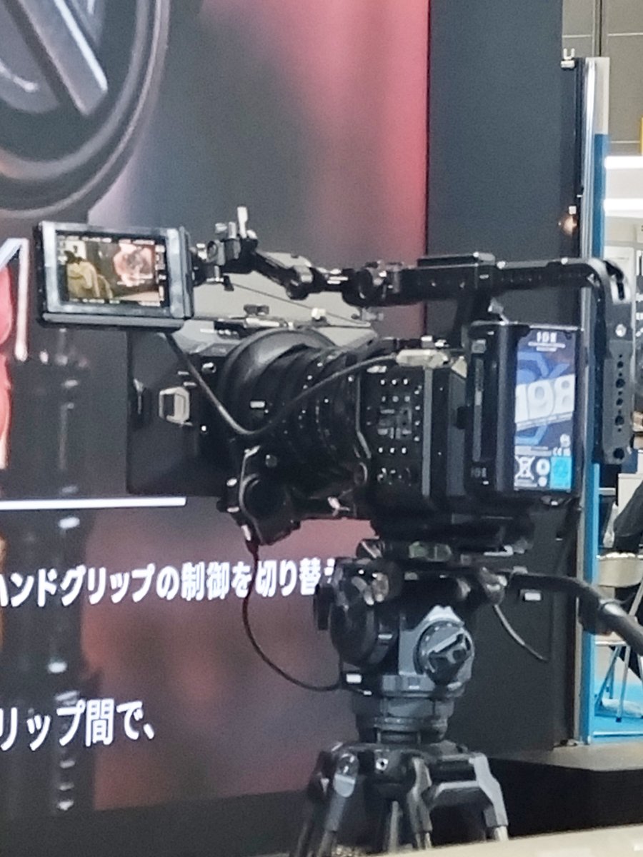 IDX_JP19890222's tweet image. No.5306 TILTA様
前方に機材がついた車の展示に目が留まり、こちらにDUO-C198Pが装着されておりました、ありがとうございます。この展示には思わず足を止めて見入っている方も多くいらっしゃいました。他にもブース内の機材にはImicro-150Pもご使用いただいておりました。
#InterBEE2025
#IDX