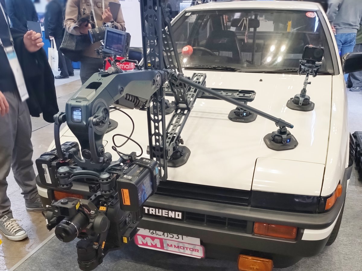 IDX_JP19890222's tweet image. No.5306 TILTA様
前方に機材がついた車の展示に目が留まり、こちらにDUO-C198Pが装着されておりました、ありがとうございます。この展示には思わず足を止めて見入っている方も多くいらっしゃいました。他にもブース内の機材にはImicro-150Pもご使用いただいておりました。
#InterBEE2025
#IDX