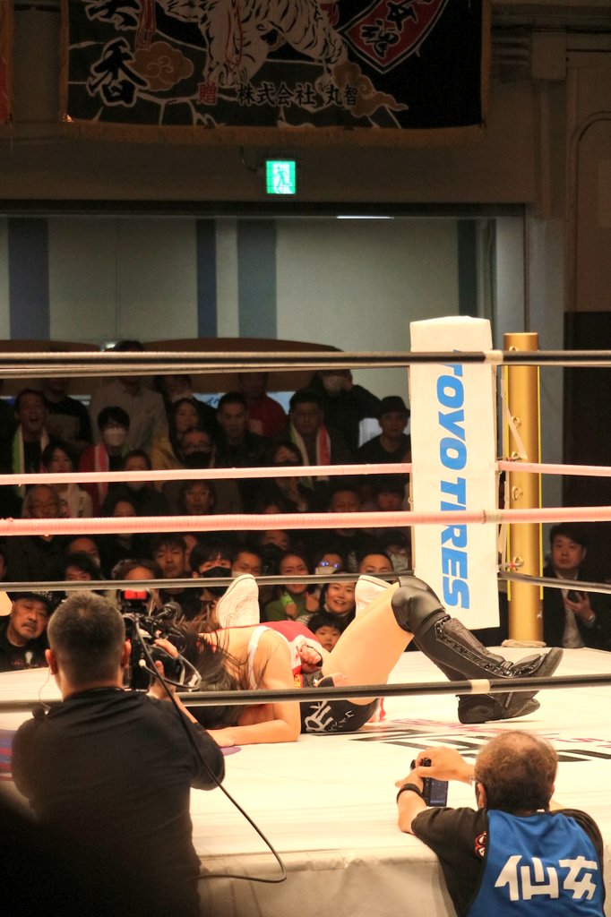 遅くなったちゃったけど、 #じゃじゃ馬トーナメント  #優勝 おめでとー🎉🎉🎉
フィニッシュに到った #ダイビングボディプレス 載せておきます。

#暁千華 選手
#マーベラスプロレス