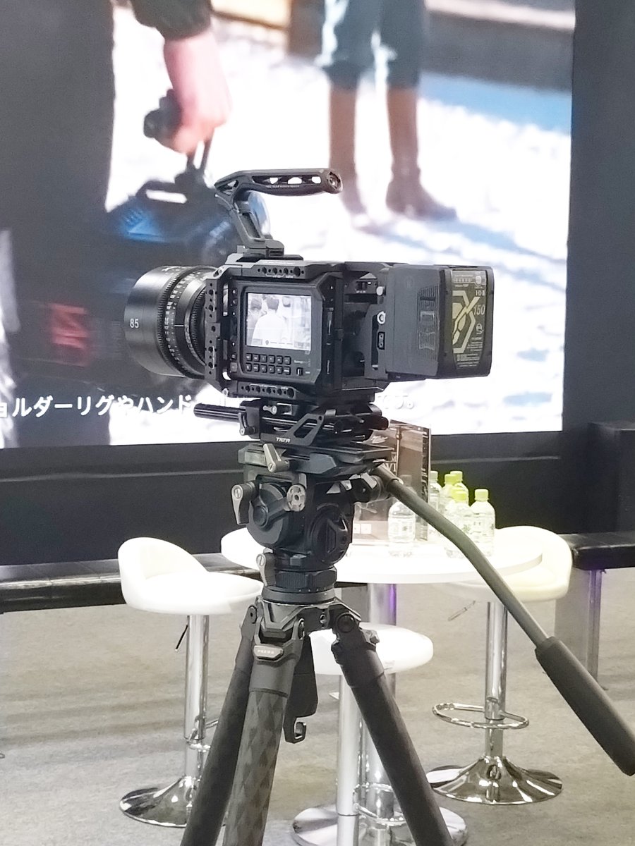 IDX_JP19890222's tweet image. No.5306 TILTA様
前方に機材がついた車の展示に目が留まり、こちらにDUO-C198Pが装着されておりました、ありがとうございます。この展示には思わず足を止めて見入っている方も多くいらっしゃいました。他にもブース内の機材にはImicro-150Pもご使用いただいておりました。
#InterBEE2025
#IDX