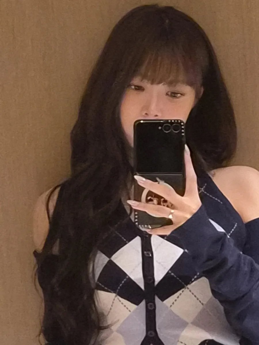 LESSERAFIMBR's tweet image. EUNCHAE via Instagram.

“🫠”

#LE_SSERAFIM #르세라핌