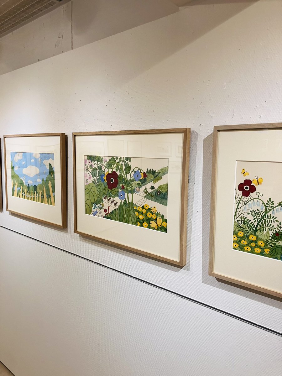 Sora_rubyred's tweet image. おはようございます。展示も残り2日となりました。来年は一度だけ函館で絵本の原画展を開催する以外グループ展含むすべての展示をお休みする予定ですので、よろしければぜひお越しくださいませ。本日は15時-19時、明日最終日は12時-17時の予定で在廊いたします。みなさまのお越しをお待ちしております