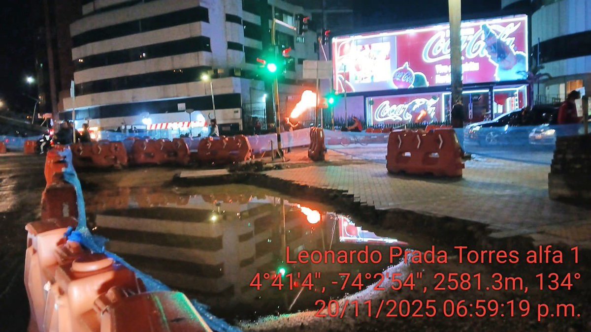 AcueductoBogota's tweet image. Buenas noches Cristian. Nuestro equipo en terreno verificó el punto que nos indicaste y no son obras de la Empresa de Acueducto, son trabajos del @idubogota. Internamente enviamos el caso a la entidad para que revisen la situación. 

Gracias por tu mensaje