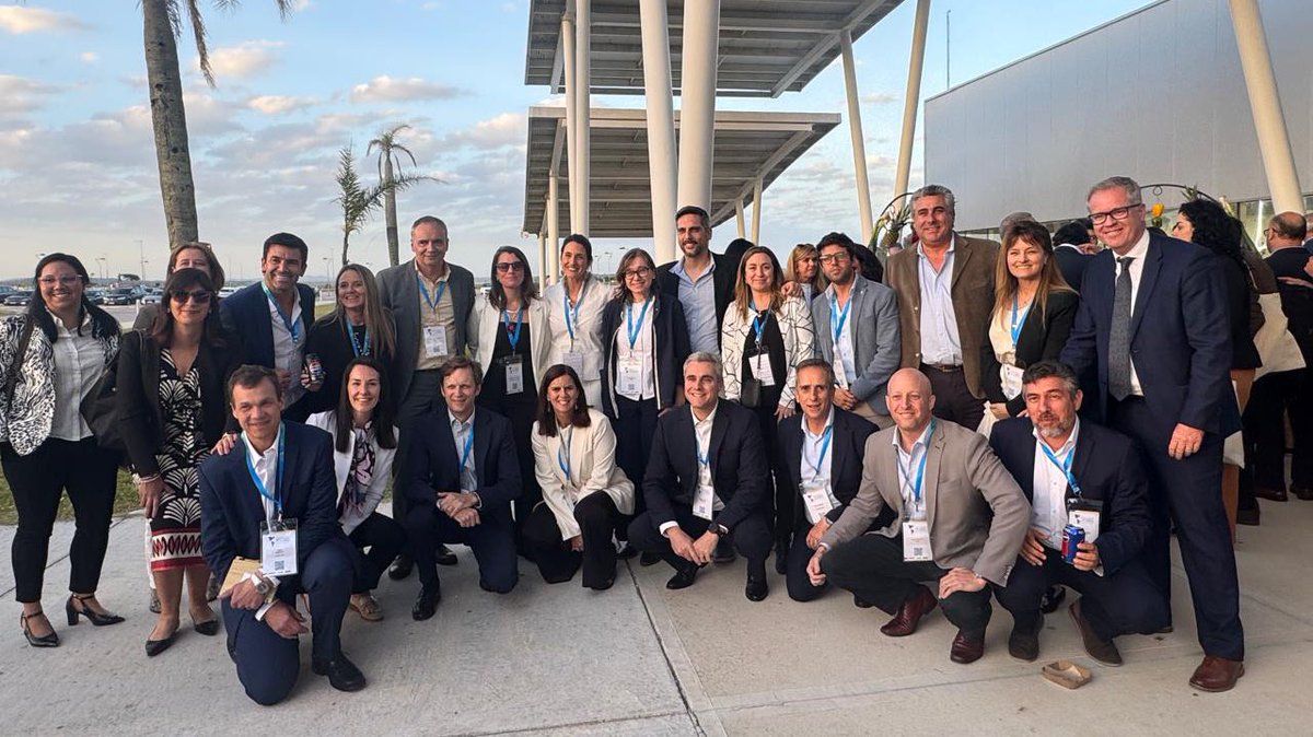 czfuy's tweet image. Segundo día de la XXVIII Conferencia de Zonas Francas de Iberoamérica en Punta del Este, Uruguay #AZFA2025

El cierre de la jornada estuvo marcado por un anuncio central: Cádiz será la sede de la XXIX Conferencia de Zonas Francas de Iberoamérica en 2026. ¡Felicitaciones @ZFCadiz!