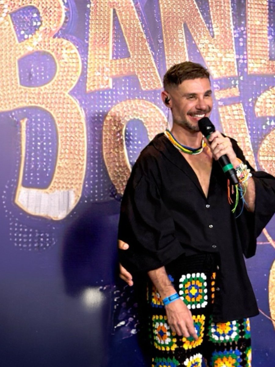 Eu TÔ NA Band !! Sempre sonhei em apresentar do Band Folia. O Pré Caju foi incrível e carnaval de Salvador breve nos vemos. 
A Band acreditou e apostou. Ainda tô sem acreditar 🫶🏻