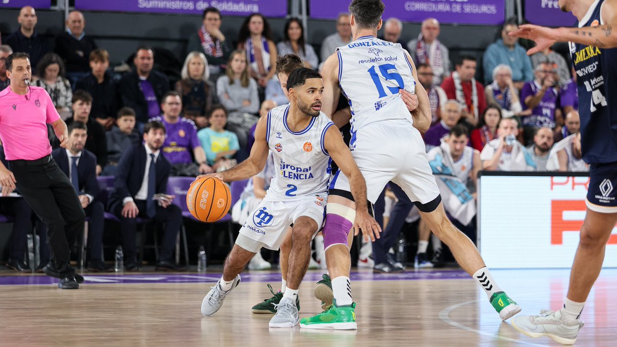 CompeticionFEB's tweet image. 🟠 Previa #PrimeraFEB: El descanso del guerrero envía el turno de réplica al Municipal de Palencia

▶ El @Palencia_Basket y el @MovistarEstu se miden en duelo directo mientras @OBRADOIROCAB y @FundLucentum piden paso desde casa

📝 Previa completa ⬇
feb.es/2025/11/21/bal…