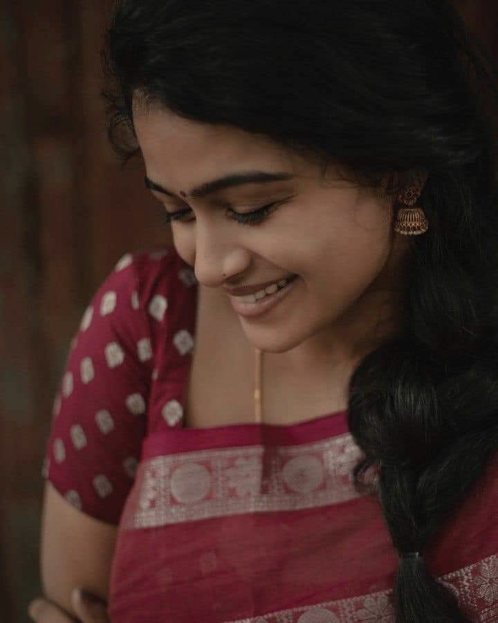 imkamalguru's tweet image. அவள் 
நினைவுகளுக்குள் 
என்னை தள்ளுகின்றது , சிலநேரம் அதிலிருந்து மீட்கவும் செய்கின்றது ,
இந்த தூய தென்றல் ..!

#குரு