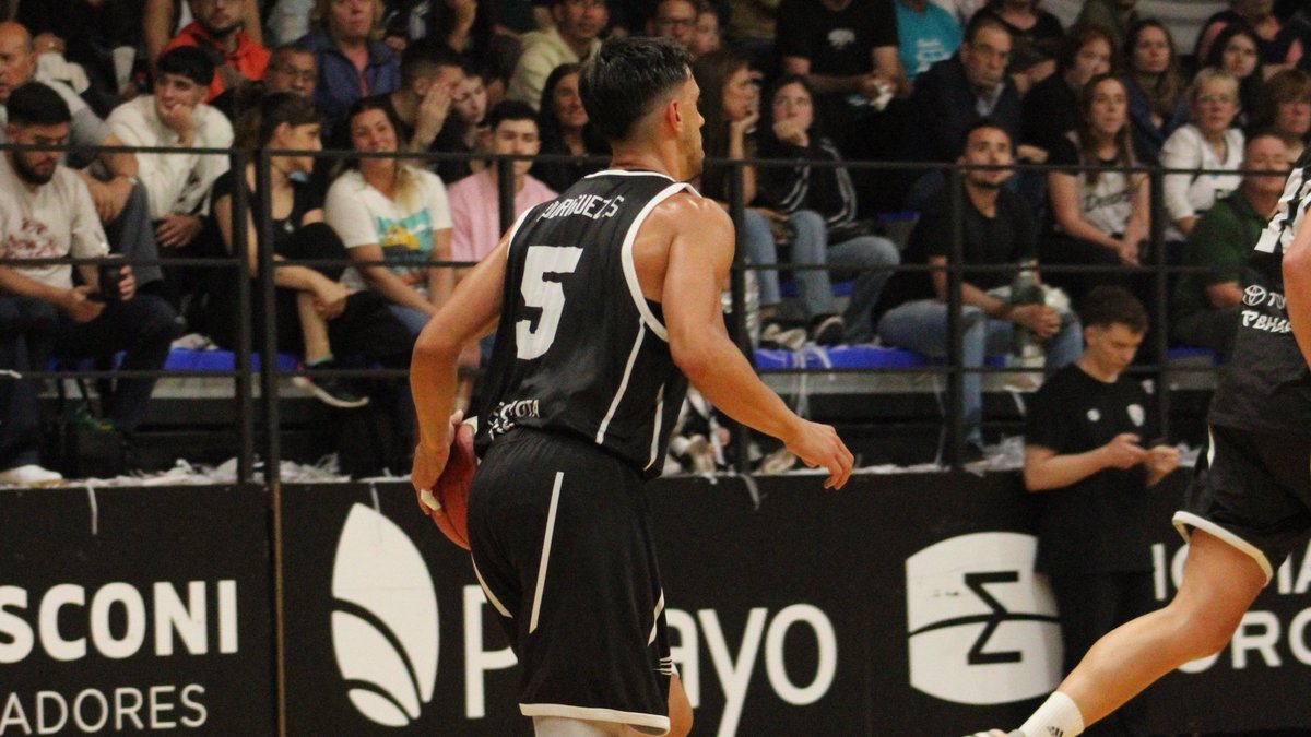 basquet_pfc's tweet image. Final del 2⃣ cuarto

#Pico 43-37 Centenario

#DalePico ⚫️⚪️⚫️
#LaLigaArgentina