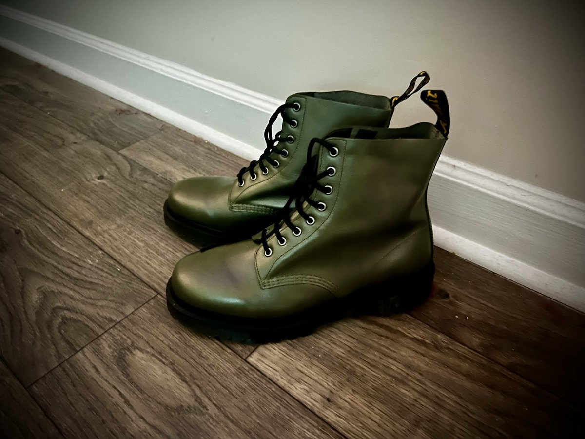 New boots!!! Looking forward to breaking them in tomorrow! Anyone else grabbed a pair of the 1460 BEX series? They’re shinier than I expected, but I still LOVE them!!!
