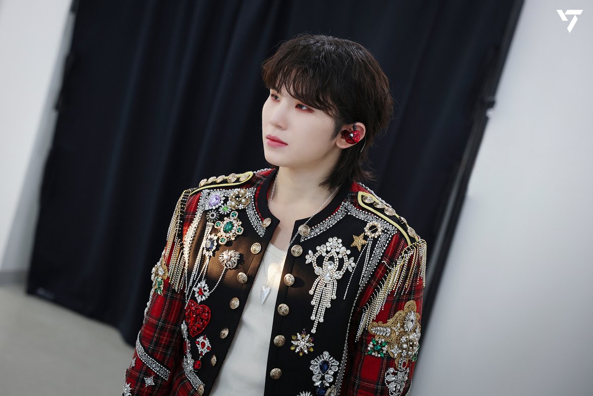 📅 251121 D-478 🔙 231121 SEVENTEEN Weverse '음악의 신' Behind