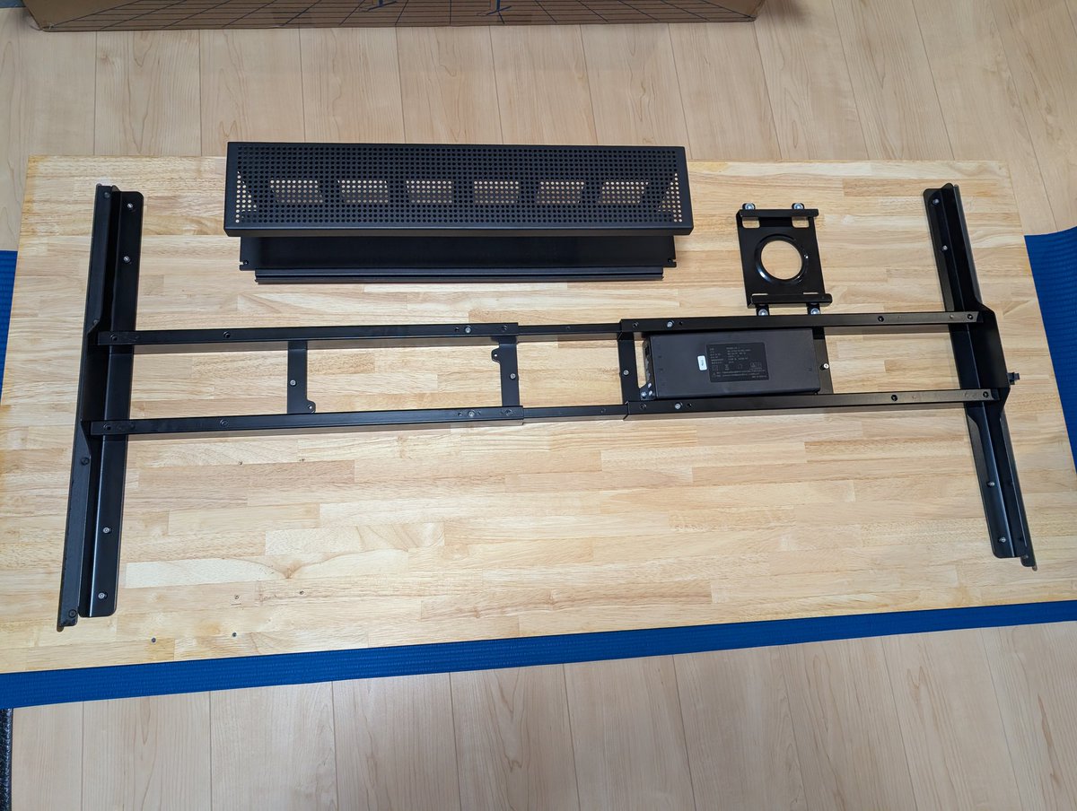 gen_sobunya's tweet image. EJ2→E7にブラックフライデーで乗り換えて天板も載せ替え、鬼目ナット完全再利用できて、低くできてアーロンチェアの肘掛けとツライチの理想的ポジションへ…
サポートに予め穴位置確認して、ビーム部分は誤差出るかもと言われてたが吸収できる範囲でした。素晴らしい製造品質 #flexispot