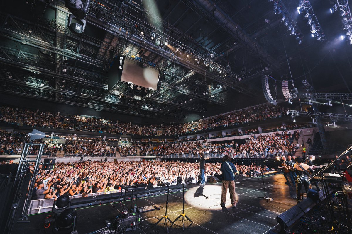 <a href="/melendi_tour/">Melendi Tour Oficial</a> <a href="/MelendiOficial/">Melendi Oficial</a>