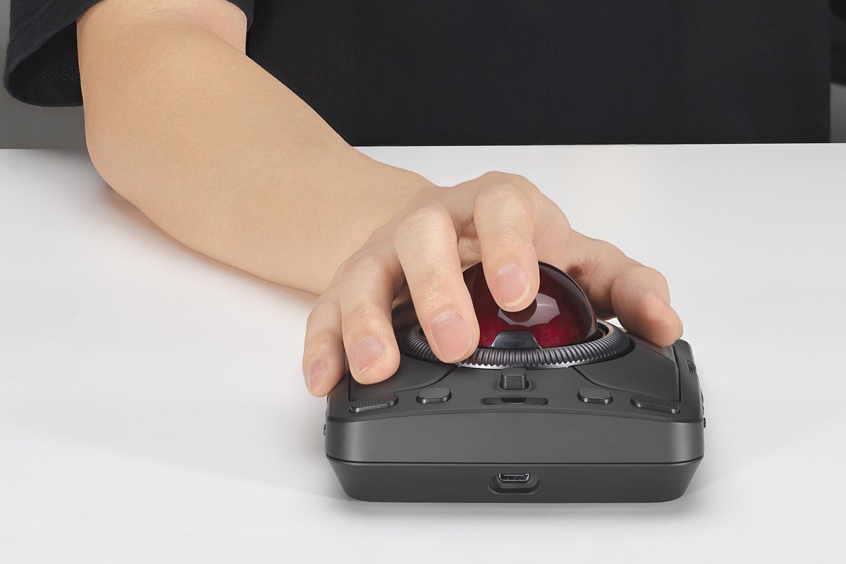 game_watch's tweet image. Kensingtonより直径55mmの大玉ボール採用「エキスパートマウス TB800 EQトラックボール （レッドボール）」が1… game.watch.impress.co.jp/docs/news/2065… #Kensington #マウス #トラックボール