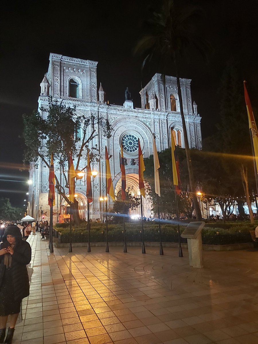 Alguien por la catedral solo singles solventes🥵🤑🙈🍑