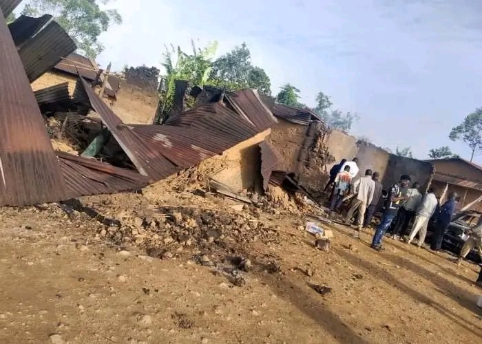 AlbertoLusenge's tweet photo. LUBERO ENSANGLANTÉ

Plus de 25 morts à Makoko ce jeudi, plus de 100 en 10 jours. Les ADF massacrent pendant que l’État détourne le regard. Le Grand Nord vit une guerre oubliée, sans protection ni stratégie, abandonné à son sort. #JusticePourLubero #StopADF #MassacreOublié https://t.co/4ziE4lylTj