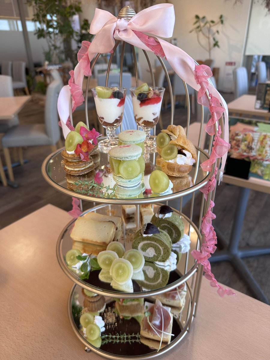 おはようございます🍍
本日の岡崎市は晴れ☀️
今週は有休使ったので、あっという間の週末です😆

先日、友達と大府のカフェでヌン活してきました🥰
いつぶりだろう？
シャインマスカットだらけでした🍇✨

本日もよろしくお願いします🍍
 #企業公式が毎朝地元の天気を言い合う