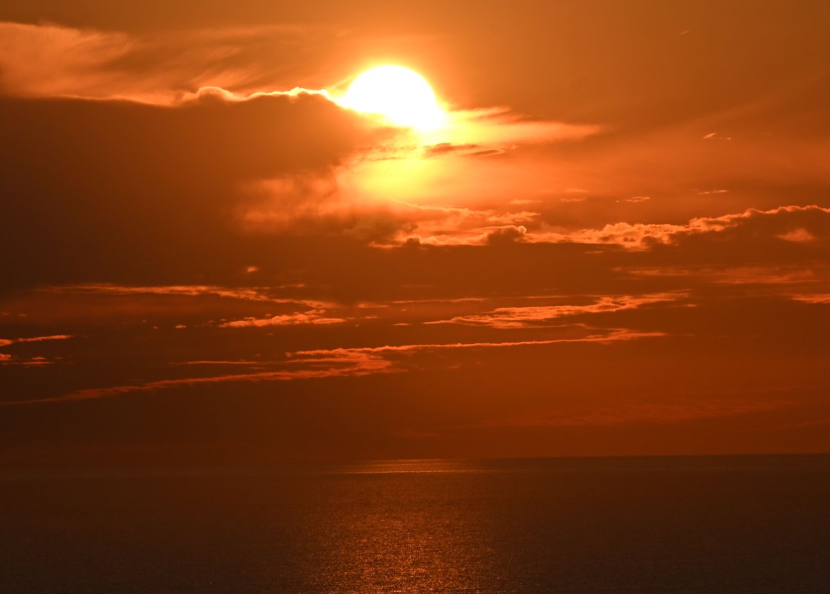 malcolmgoleafs's tweet photo. @globalnewsto ..Nov 20th ..this AM Sunrise from Port Credit ... Photographer.... Me... Malcolm . Thank You. https://t.co/o7NwSvDbV4