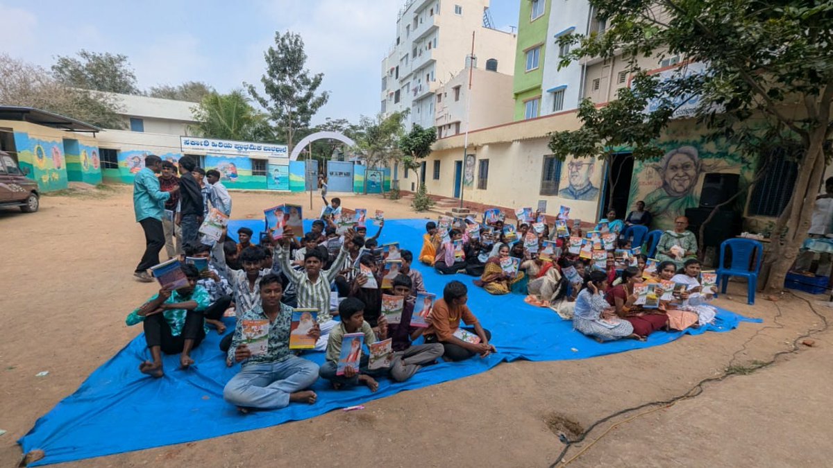 #Balsanskar inspired by Sant Shri Asharamji Bapu strive to nurture strong moral values in children.
On 15.11.25 session was conducted at Govt High School, Sanjaynagar organized by #Ashram #Trust in #Bengaluru. Motivational notebooks carrying Bapuji’s uplifting sayings were given.
