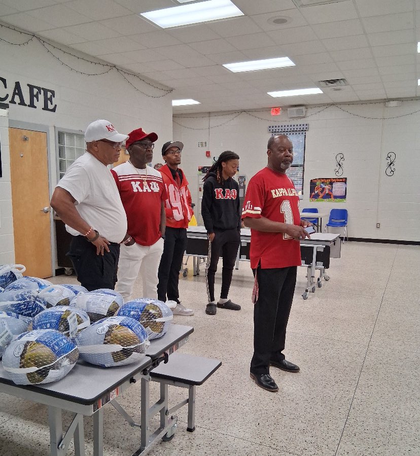 We are grateful to Kappa Alpha Psi Fraternity for gifting 30 of our families turkeys for the Thanksgiving holiday! <a href="/Stephanie1Gregg/">Stephanie Gregg</a> <a href="/EllJayDee_AP/">Lesllie Dowling</a> <a href="/SumterSCSchools/">Sumter School Dist.</a> <a href="/DrShirleyGamble/">Dr. Shirley Gamble</a>