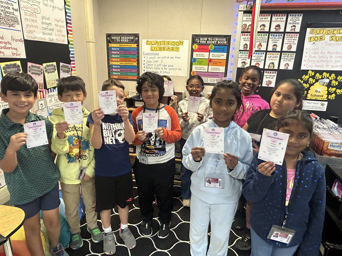 Lindsay Kulhanek tweet media