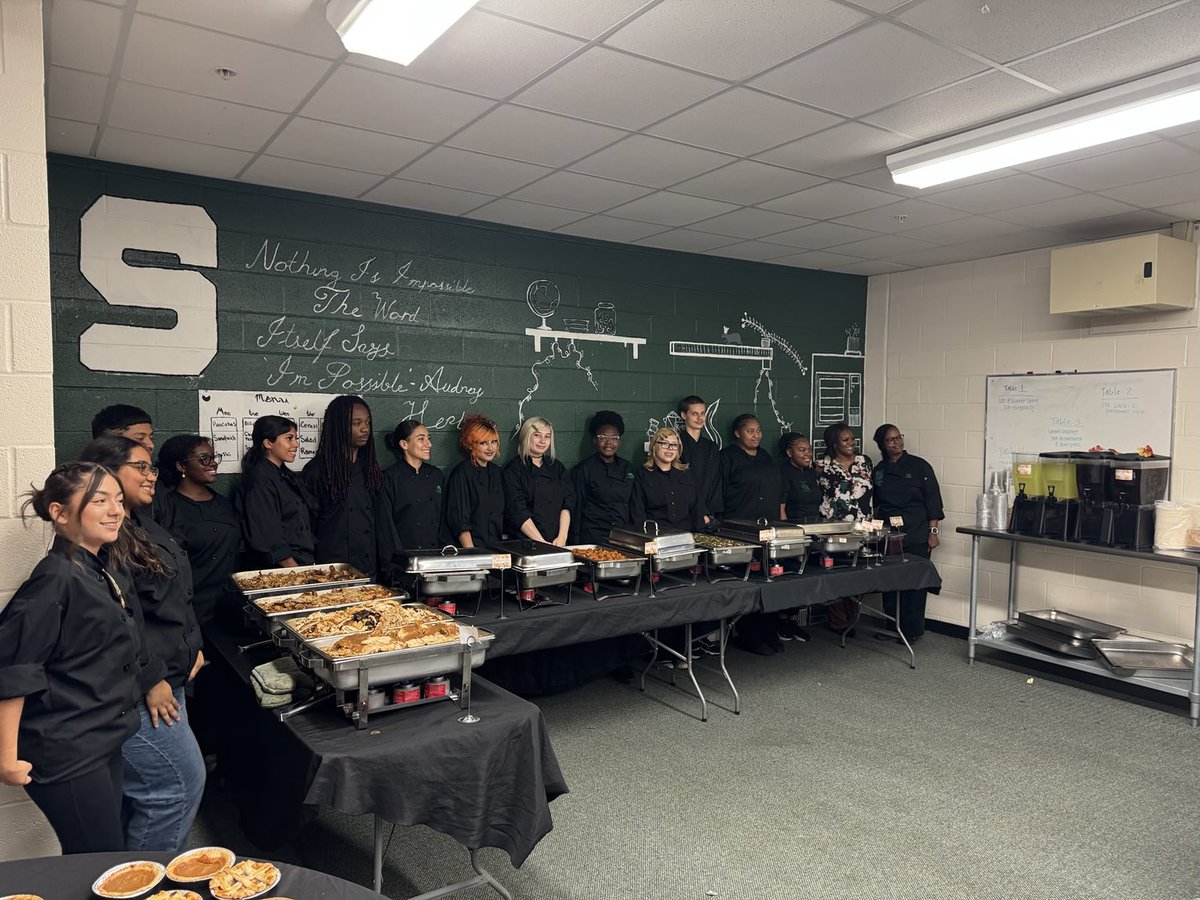lucyvelez03's tweet image. Sending a shoutout to the Spring HS CTE Culinary Department! They prepared a Thanksgiving feast for 300 Mighty Lion staff members. The staff is very grateful for a delicious lunch. 💚🦁⁦@SPRINGHIGHLIONS⁩ ⁦@thespringlions⁩ ⁦@SpringISD_CTE⁩ ⁦@SpringISD⁩