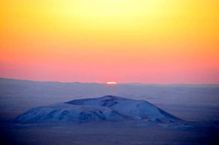 ШИЛИЙН БОГД
Уужим талын салхины эрчисээр
Удамтай эрсийн Хийморь сэргэдэг ээ
 “Өнөөдөр тань инээмсэглэлээр дүүрэн, аз жаргалтай, сайхан өдөр байх болтугай.”