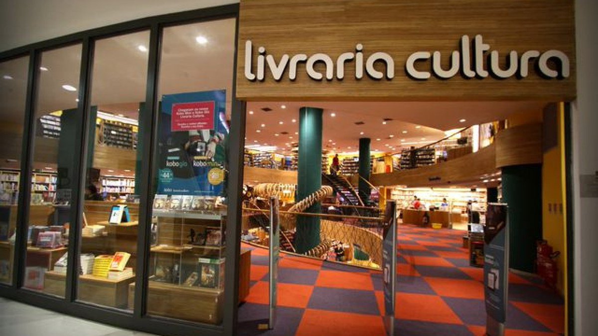 leandrowsad's tweet photo. livraria cultura do shopping curitiba voce sera imortal nos meus versos https://t.co/5OU9q7eFPJ