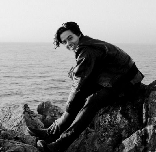 barecoded's tweet image. good morning, ☀️. I’m on a little road trip, just looking for something cool all around the world. you turn, what’s your to-do activity today and what’s the reason you do that future shades? let me know.