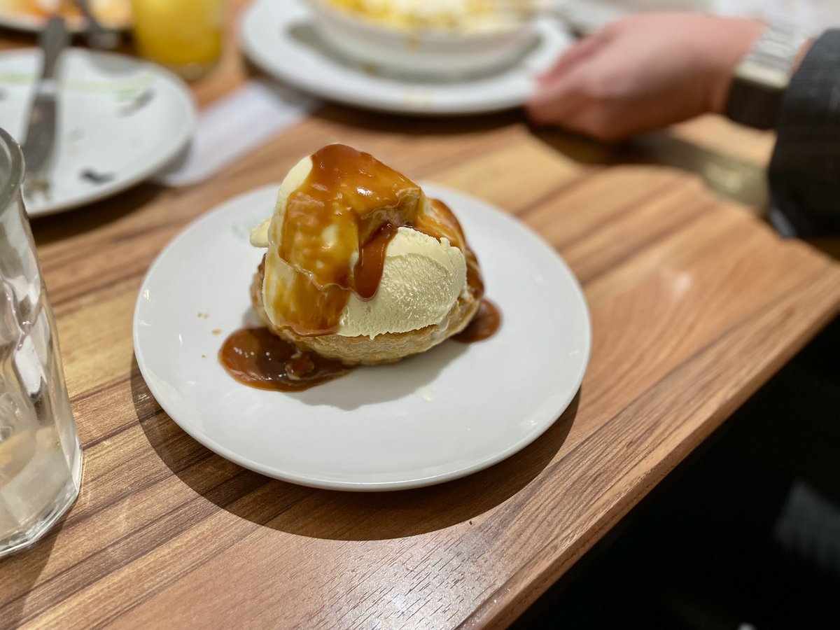 go_through_BB's tweet image. go throughの仲間たちとご飯会に行ってきました！
今回は名物スペアリブを求めて SHUTTERS（シャッターズ） さんへ✨

柔らかすぎて骨からほろっと外れる…最高でした🤤
また行きたい！

#SES営業
#エンジニア採用